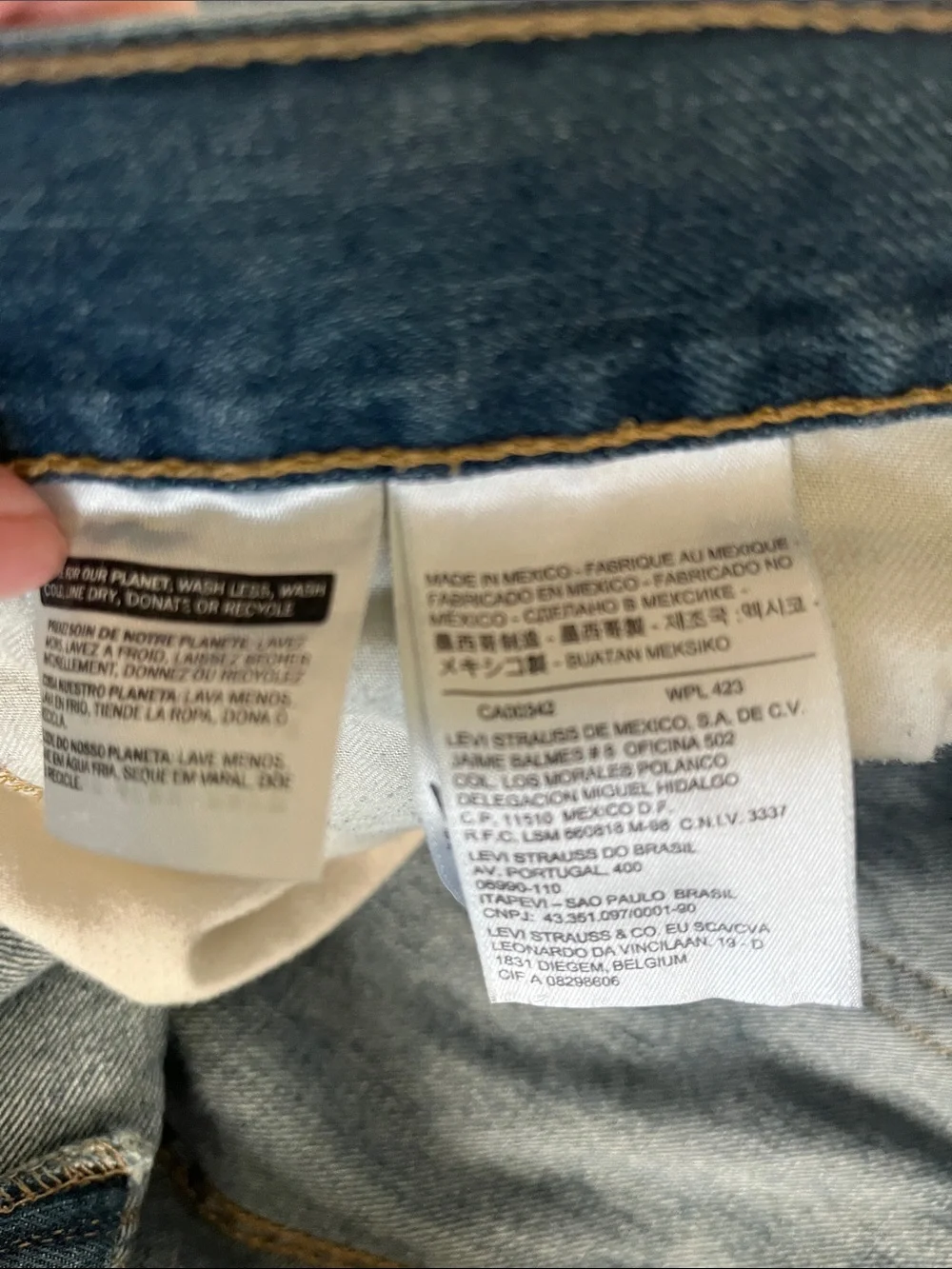 Levi's vintage 550 relaxed fit 100% cotton  Jeans 33 waist 30 length women